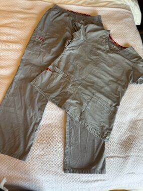 Dickies woman’s Gray Scrub Set - Top & Pants medium